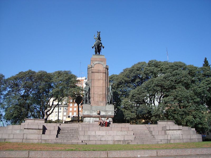 800px-Buenos_Aires_-_Recoleta_-_Monumento_a_Alvear